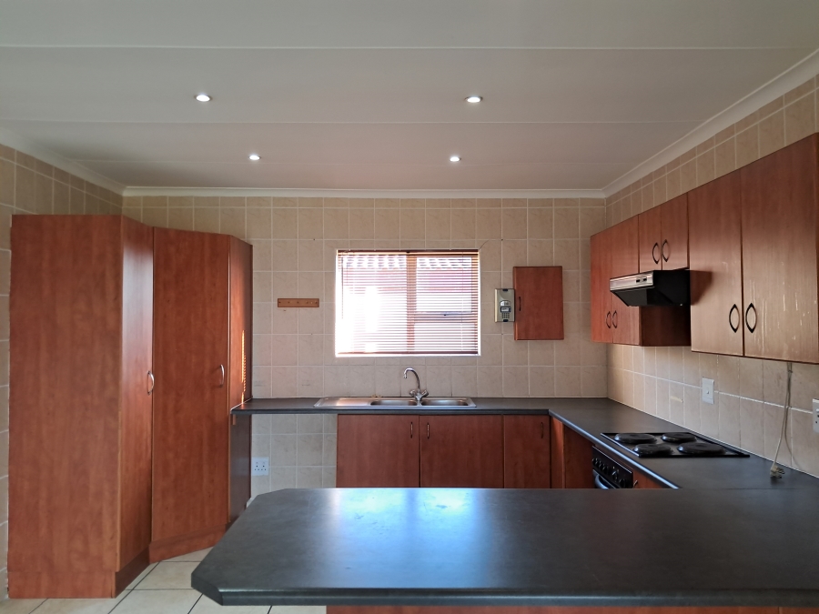 To Let 2 Bedroom Property for Rent in Wavecrest Eastern Cape